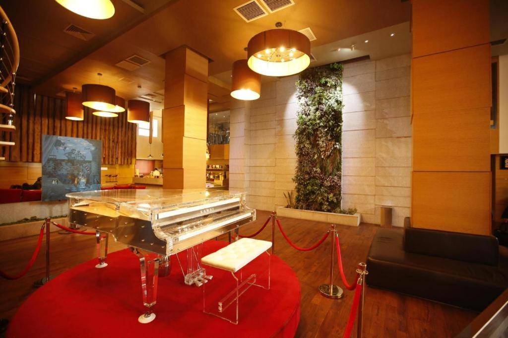 The Corporate Hotel And Convention Centre Ulaanbaatar Bagian luar foto