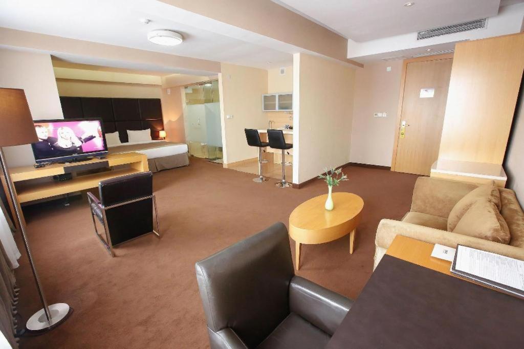 The Corporate Hotel And Convention Centre Ulaanbaatar Bagian luar foto