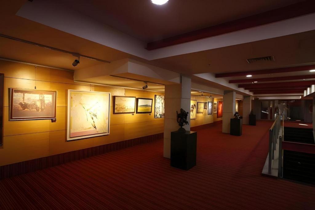 The Corporate Hotel And Convention Centre Ulaanbaatar Bagian luar foto