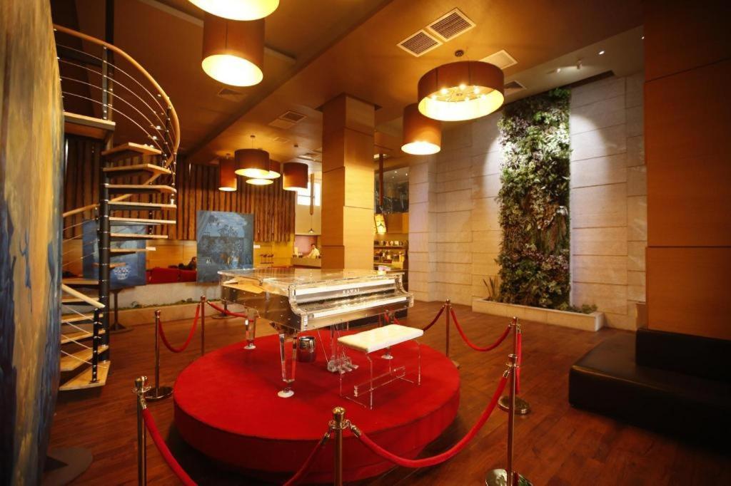 The Corporate Hotel And Convention Centre Ulaanbaatar Bagian luar foto