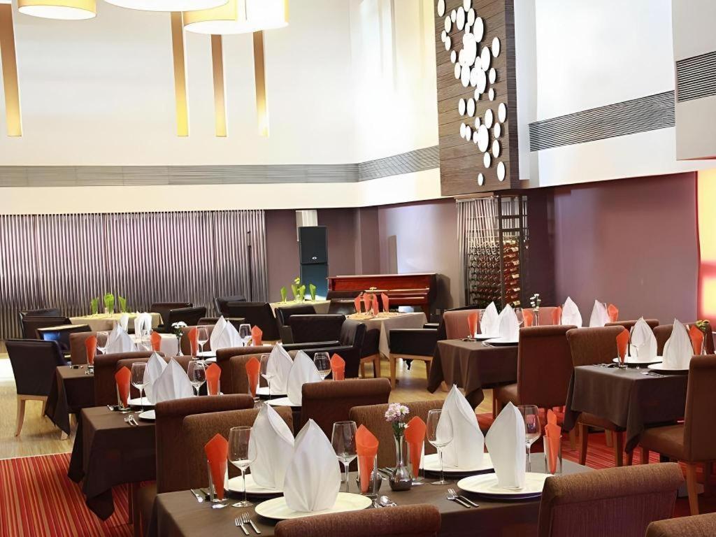 The Corporate Hotel And Convention Centre Ulaanbaatar Bagian luar foto