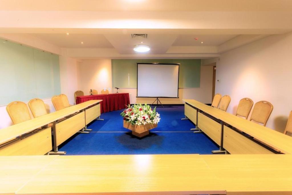 The Corporate Hotel And Convention Centre Ulaanbaatar Bagian luar foto