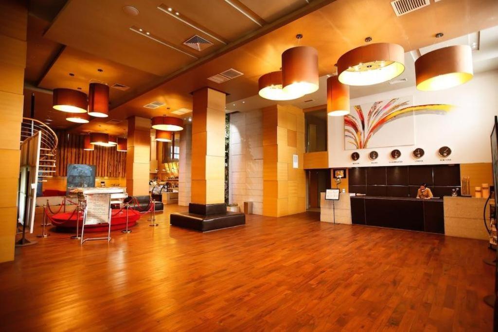 The Corporate Hotel And Convention Centre Ulaanbaatar Bagian luar foto